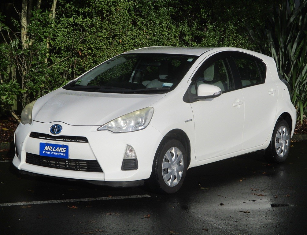 2013 Toyota Aqua Carousel 13