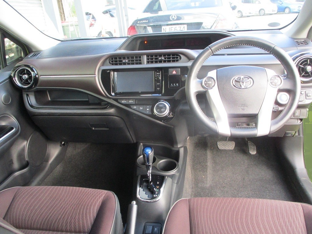 2017 Toyota Aqua G Carousel 8