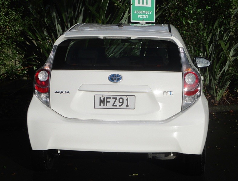 2013 Toyota Aqua Carousel 14