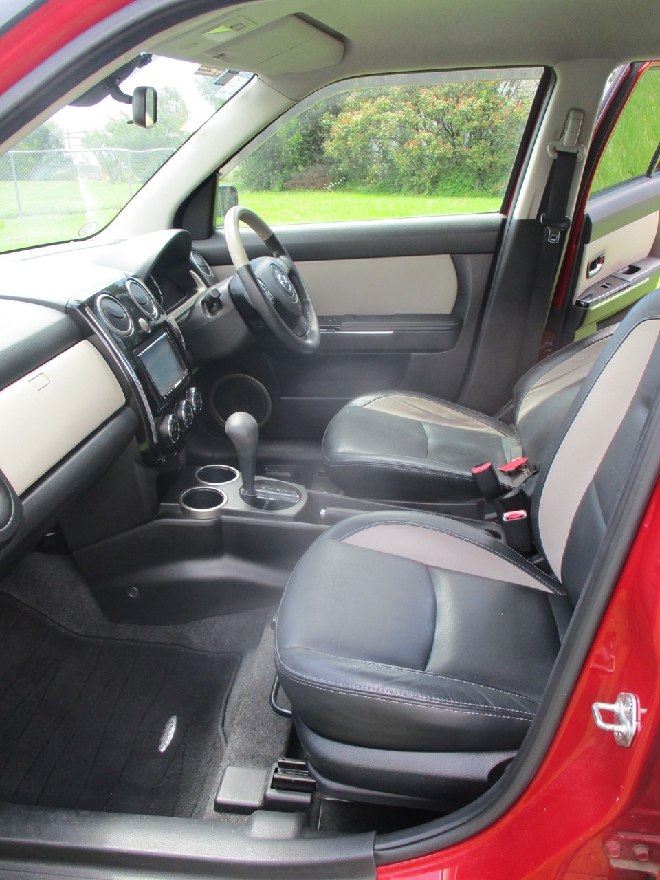 2011 Mazda Verisa Carousel 6