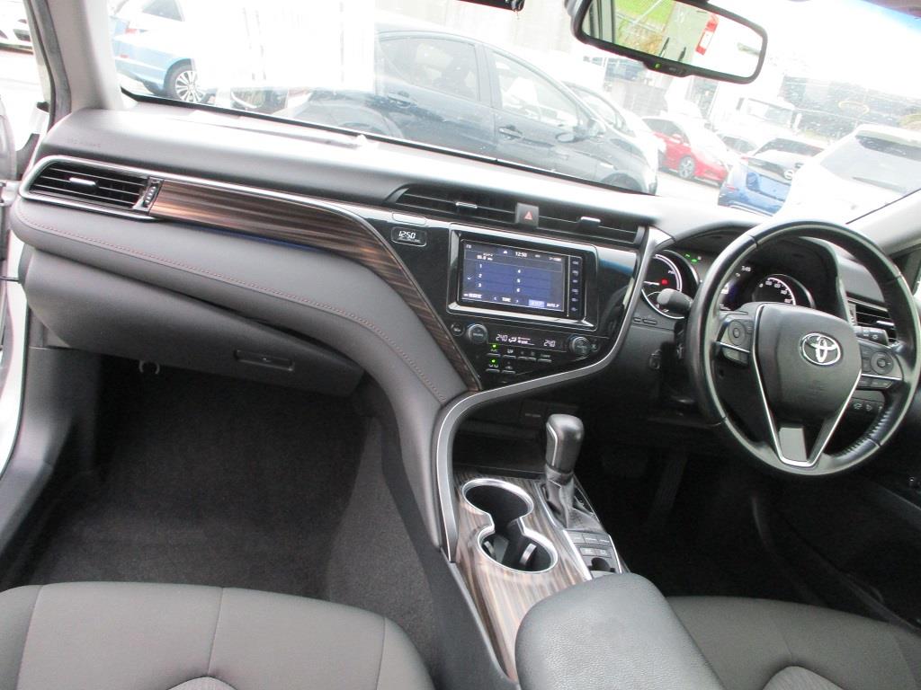2021 Toyota Camry Hybrid Carousel 6