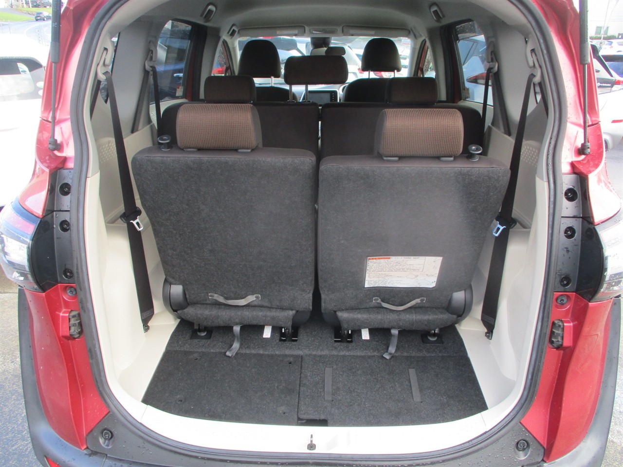 2016 Toyota Sienta Hybrid Carousel 6