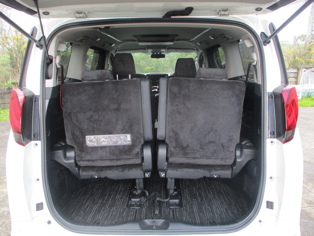 2015 Toyota Alphard Hybrid Carousel 10