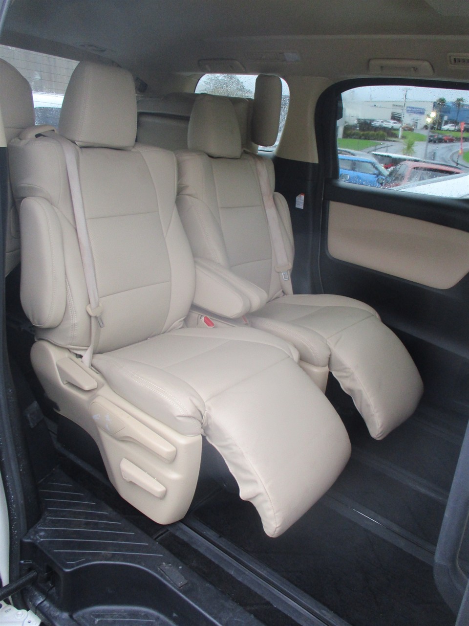 2017 Toyota Alphard Hybrid Carousel 4