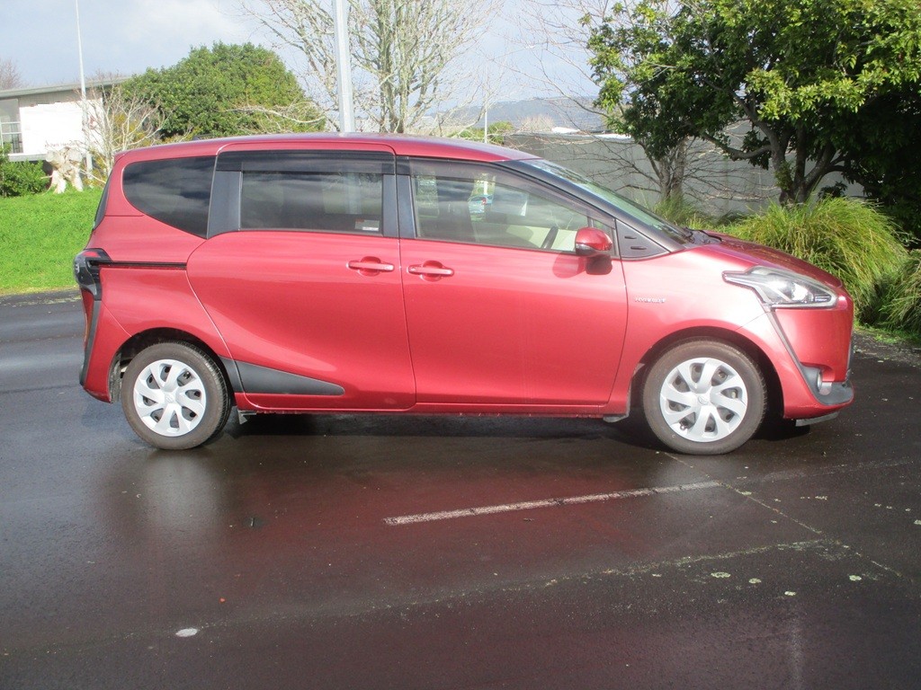 2016 Toyota Sienta Hybrid Carousel 13