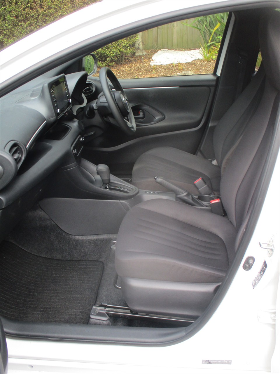 2021 Toyota Yaris Hybrid Carousel 6