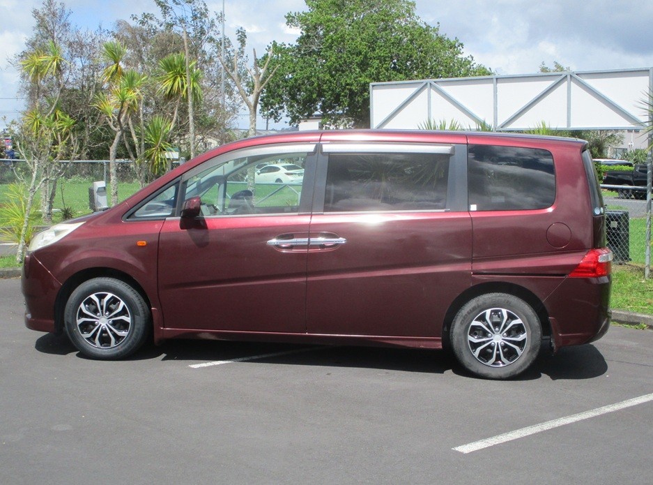2008 Honda STEP WGN Carousel 8