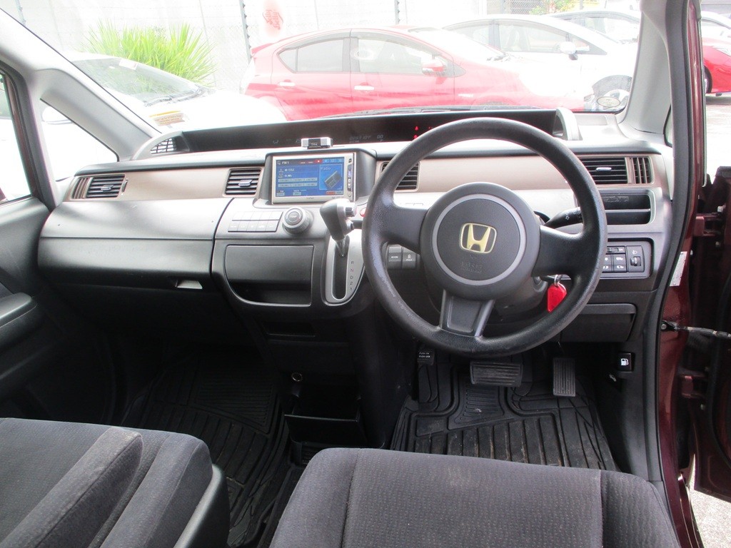 2008 Honda STEP WGN Carousel 1