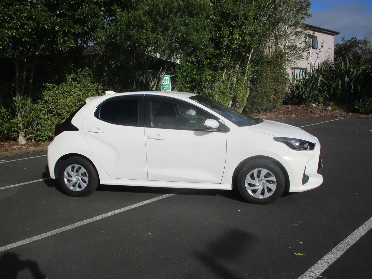 2021 Toyota Yaris Hybrid Carousel 16