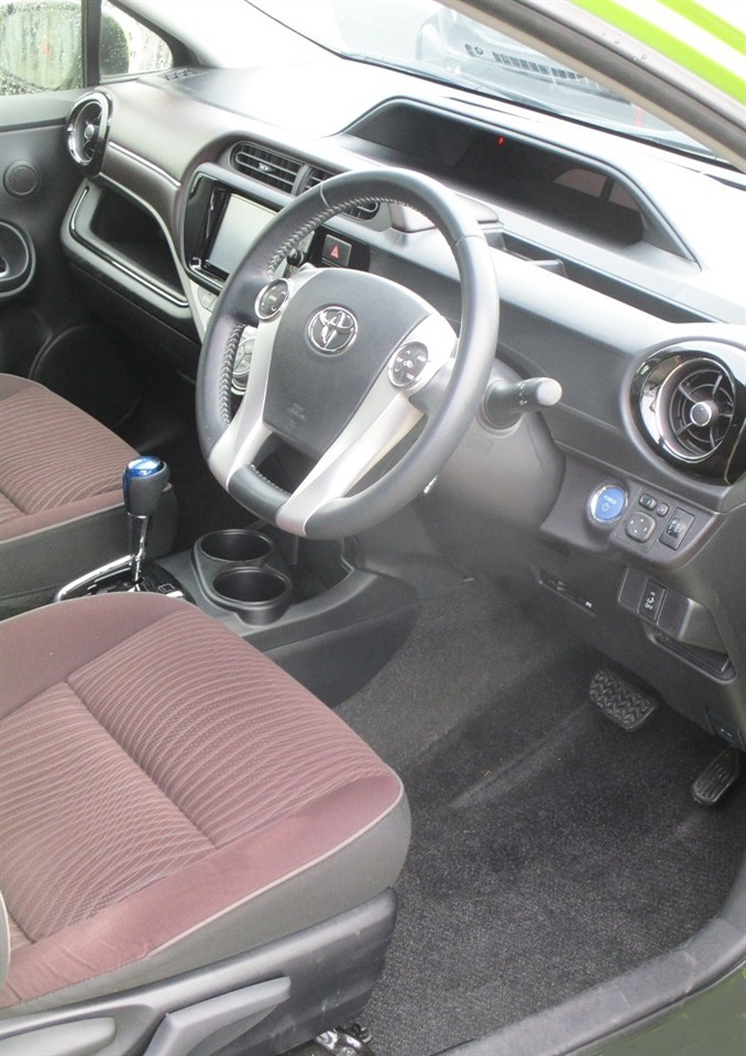 2017 Toyota Aqua G Carousel 6