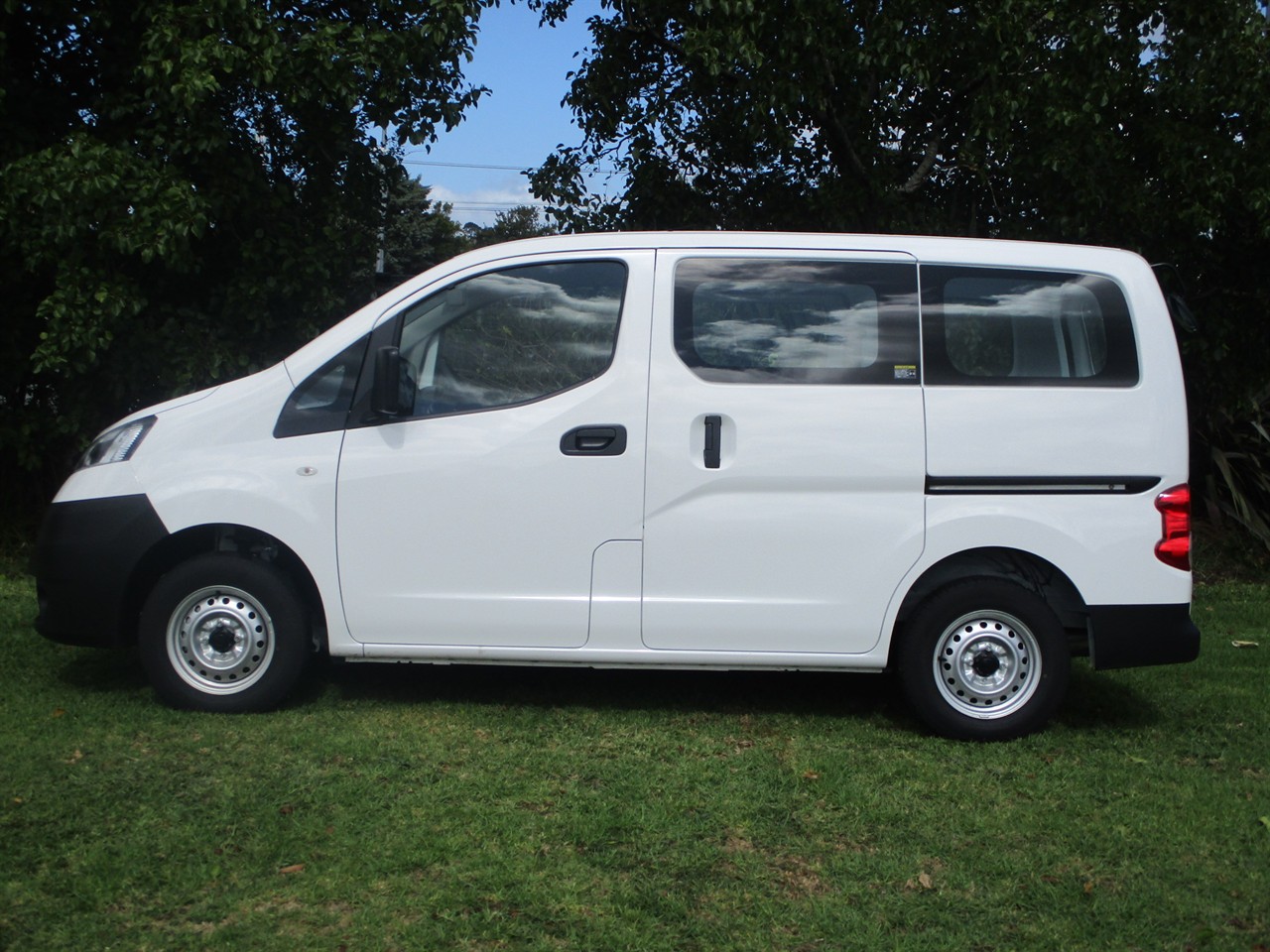 2020 Nissan Nv200 Vanette Van 5 seat Carousel 3