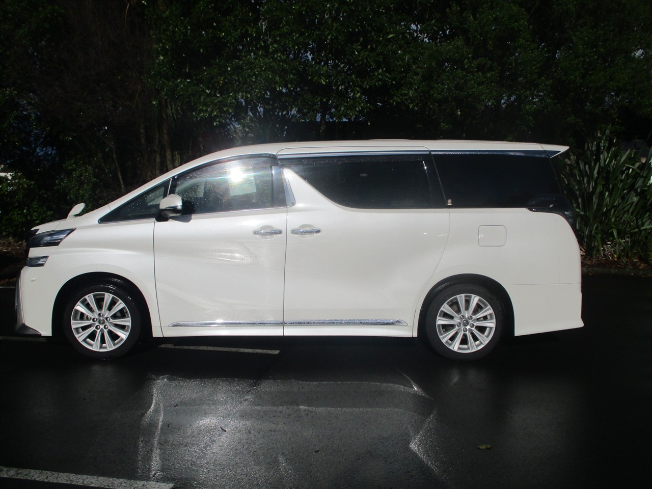 2016 Toyota Vellfire 25x Carousel 8