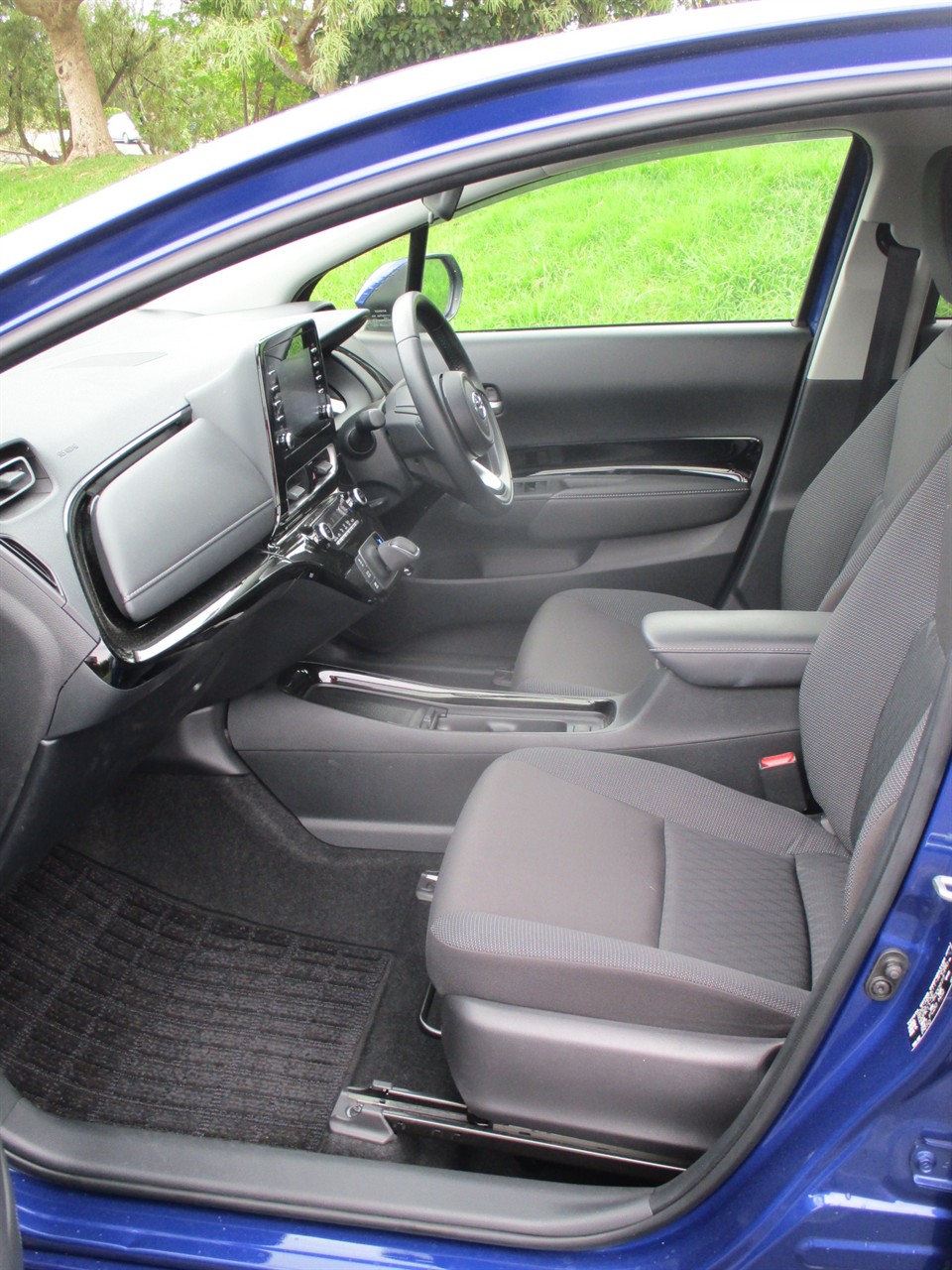 2021 Toyota Aqua X safety sense Carousel 9