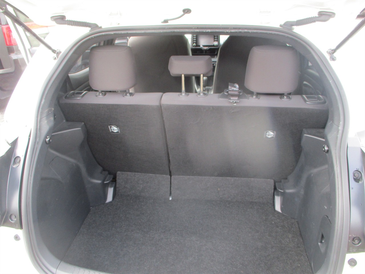 2021 Toyota Yaris Hybrid Carousel 3