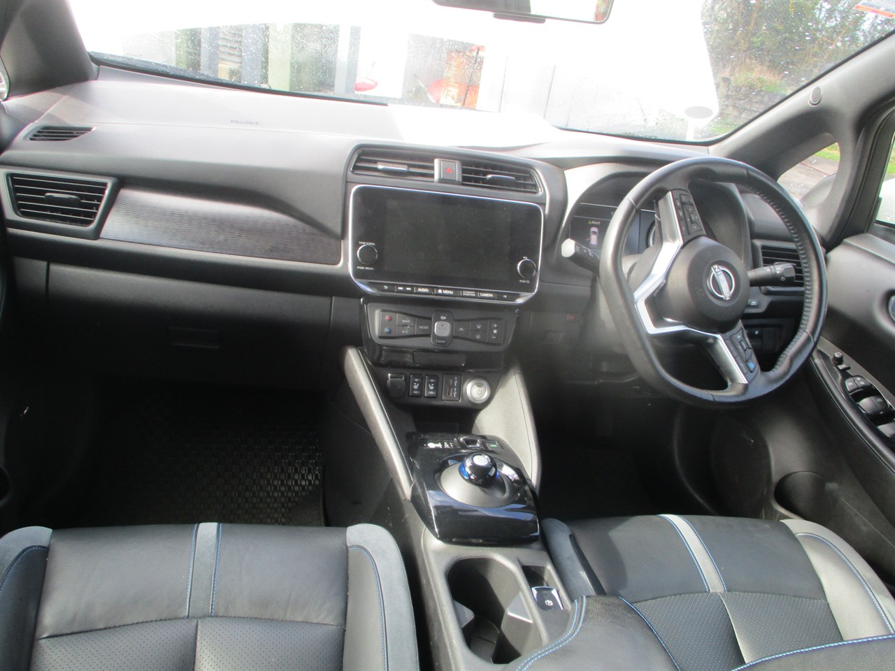 2021 Nissan Leaf 62kw G LEATHER Collage 2