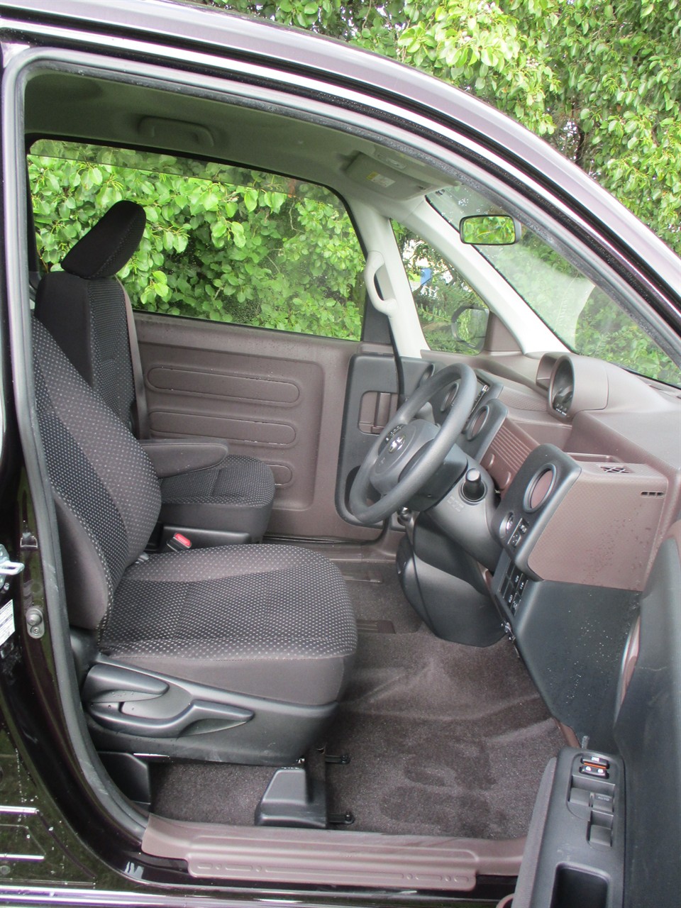 2016 Toyota Spade F Carousel 6