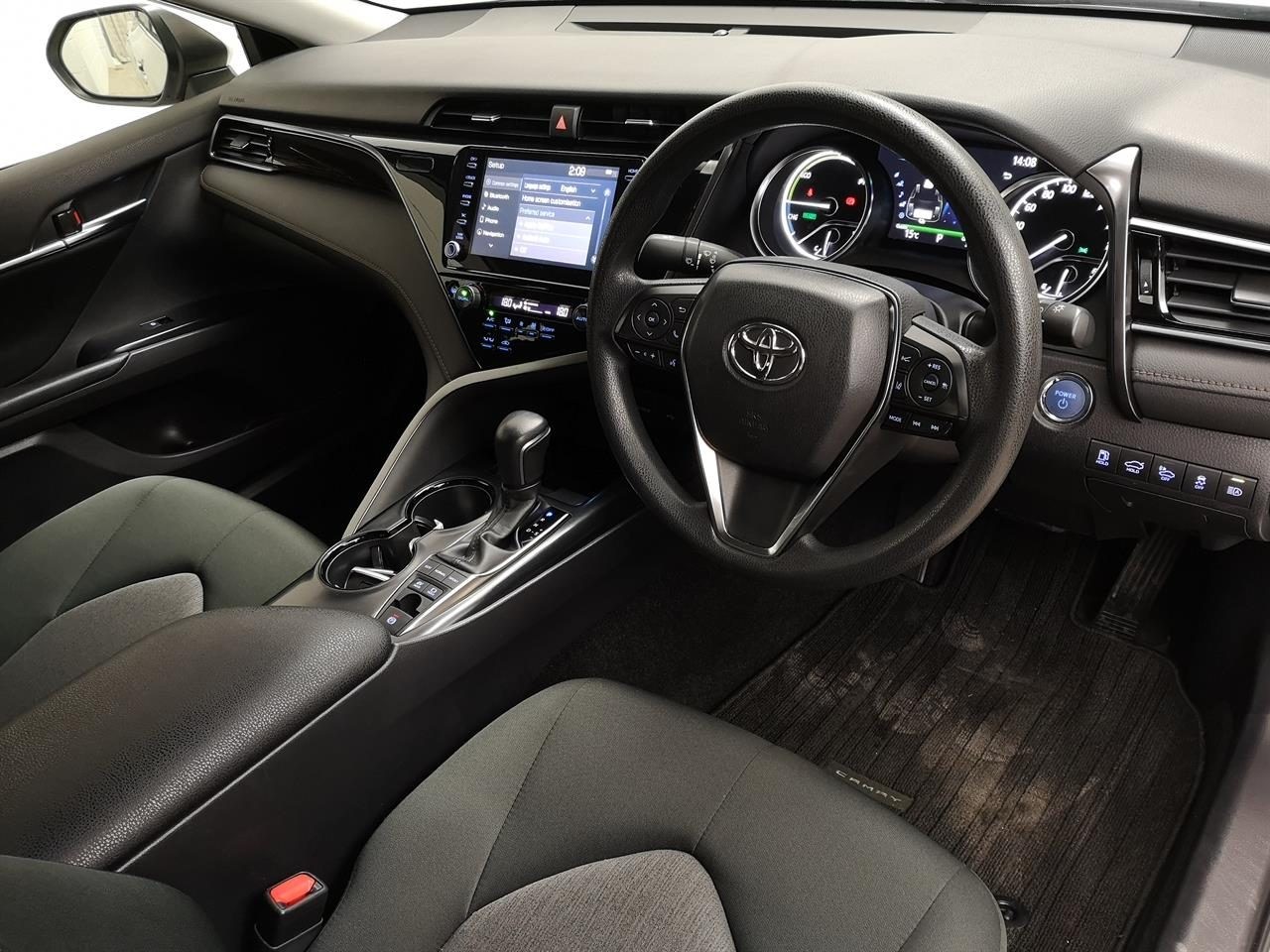 2021 Toyota Camry Hybrid Carousel 10