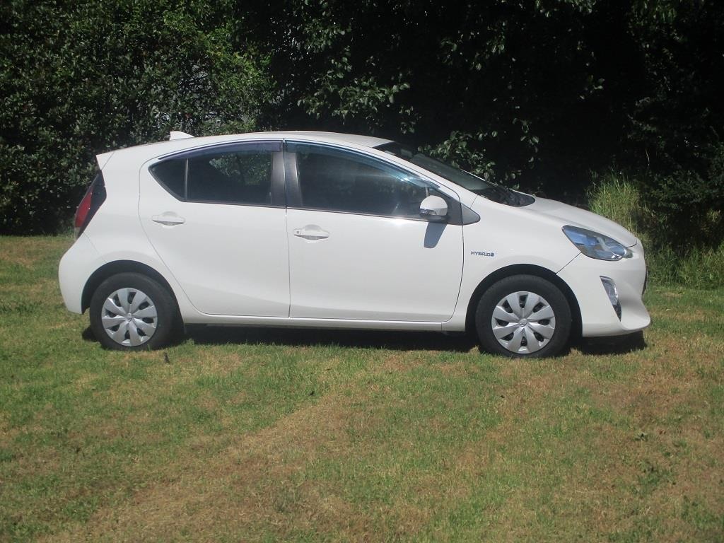 2014 Toyota Aqua S Carousel 6
