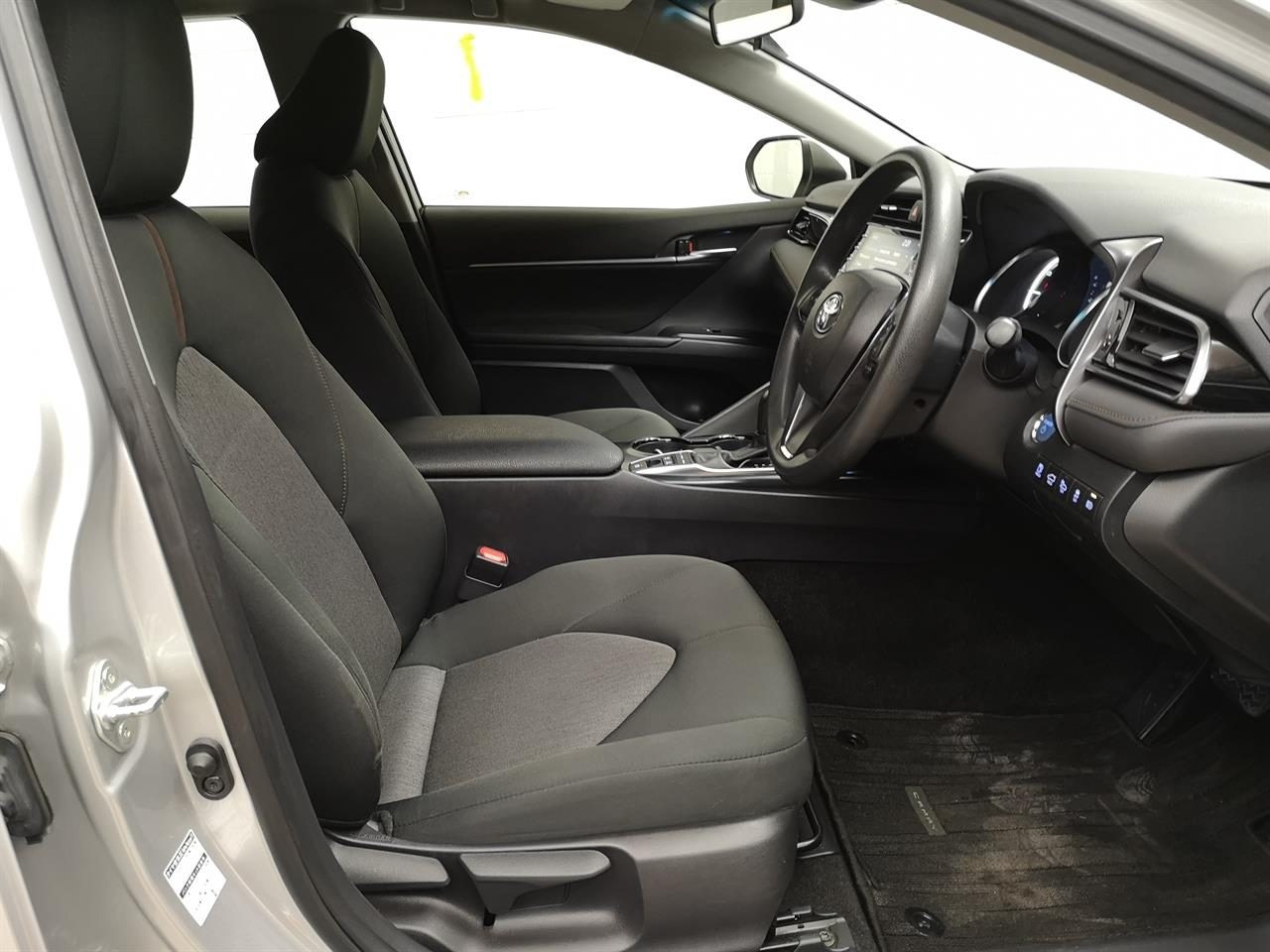 2021 Toyota Camry Hybrid Carousel 5