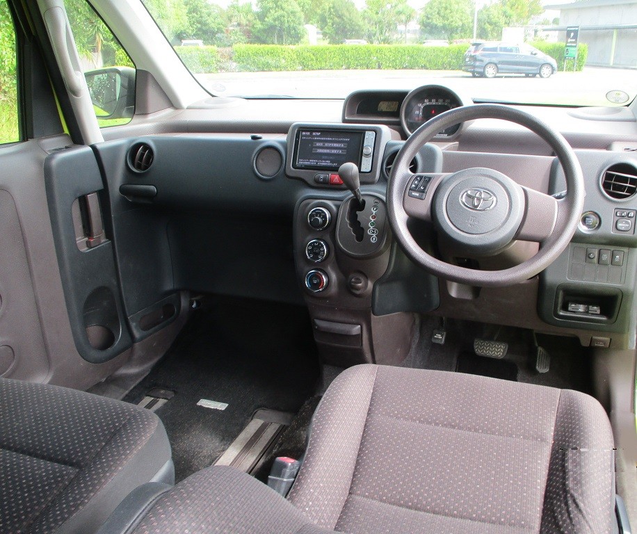 2016 Toyota Spade F Carousel 2