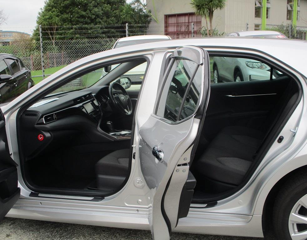 2021 Toyota Camry Hybrid Carousel 4