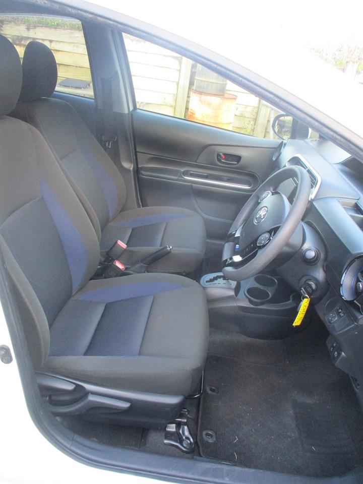 2017 Toyota Aqua S Carousel 12