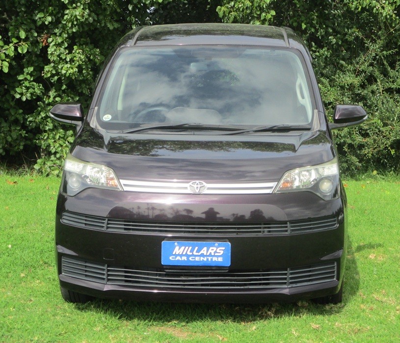 2016 Toyota Spade F Carousel 16