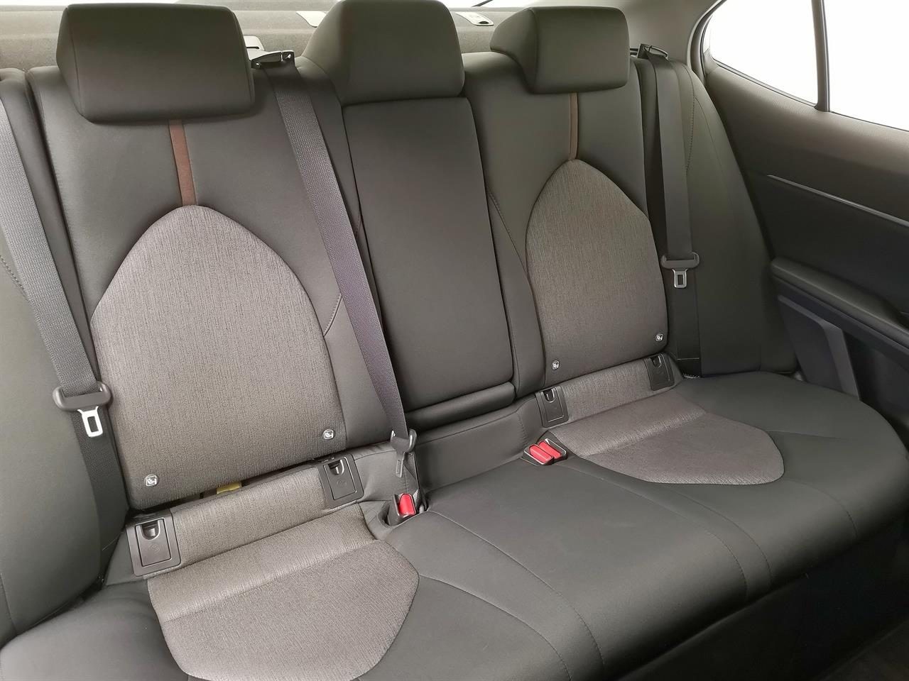 2021 Toyota Camry Hybrid Carousel 8