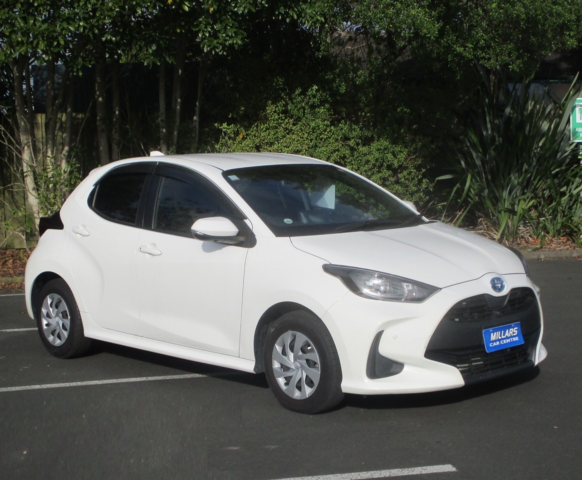2021 Toyota Yaris Hybrid Carousel 17