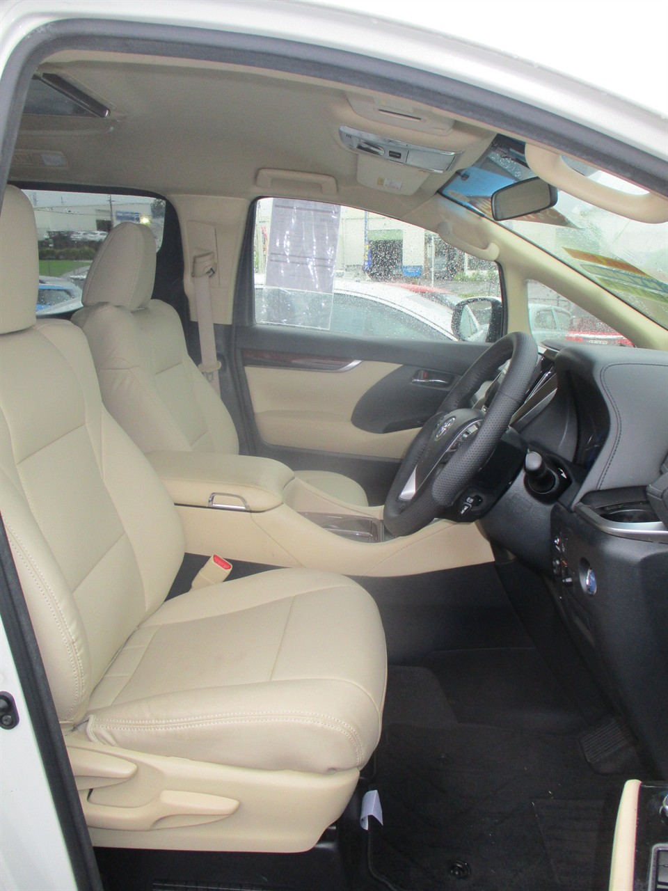 2017 Toyota Alphard Hybrid Carousel 1