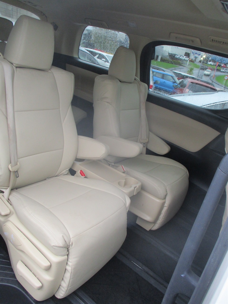 2017 Toyota Alphard Hybrid Carousel 8