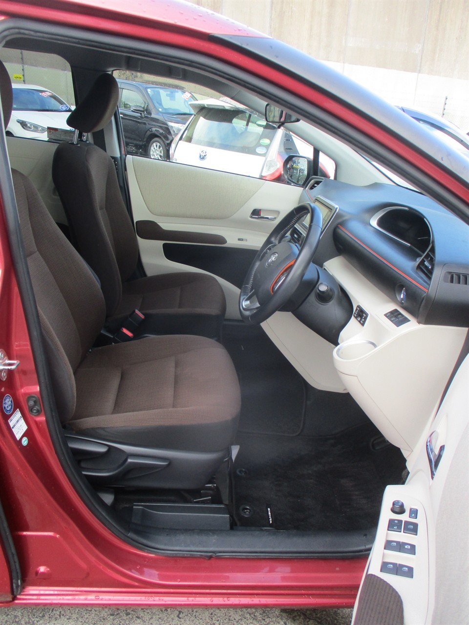 2016 Toyota Sienta Hybrid Carousel 1
