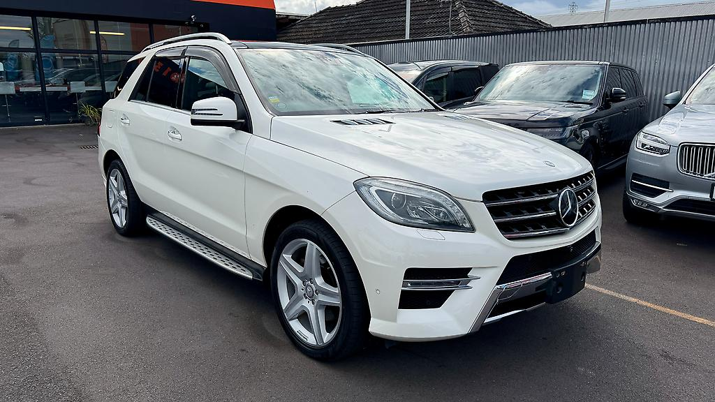 2014 Mercedes-benz Ml 350 4Matic AMG Sport Pack..Sunroof