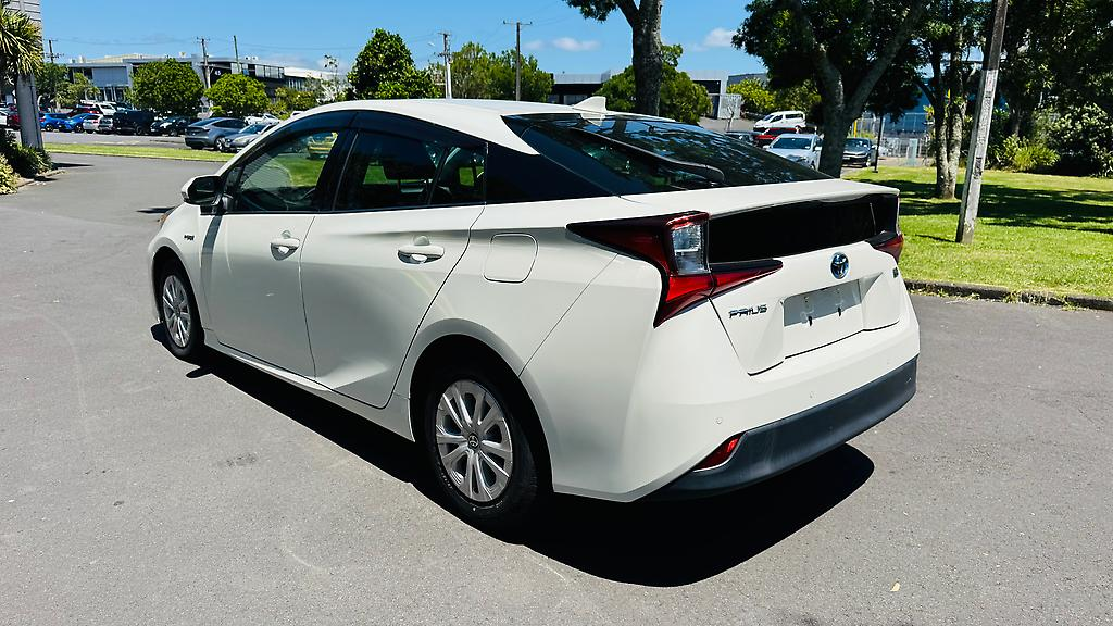 2019 Toyota Prius HYBRID Carousel 7