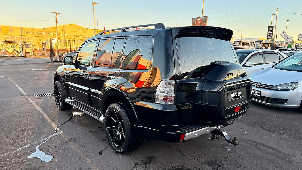 2017 Mitsubishi Pajero PAJERO SUBMODEL EXCEED 3.2D Carousel 6