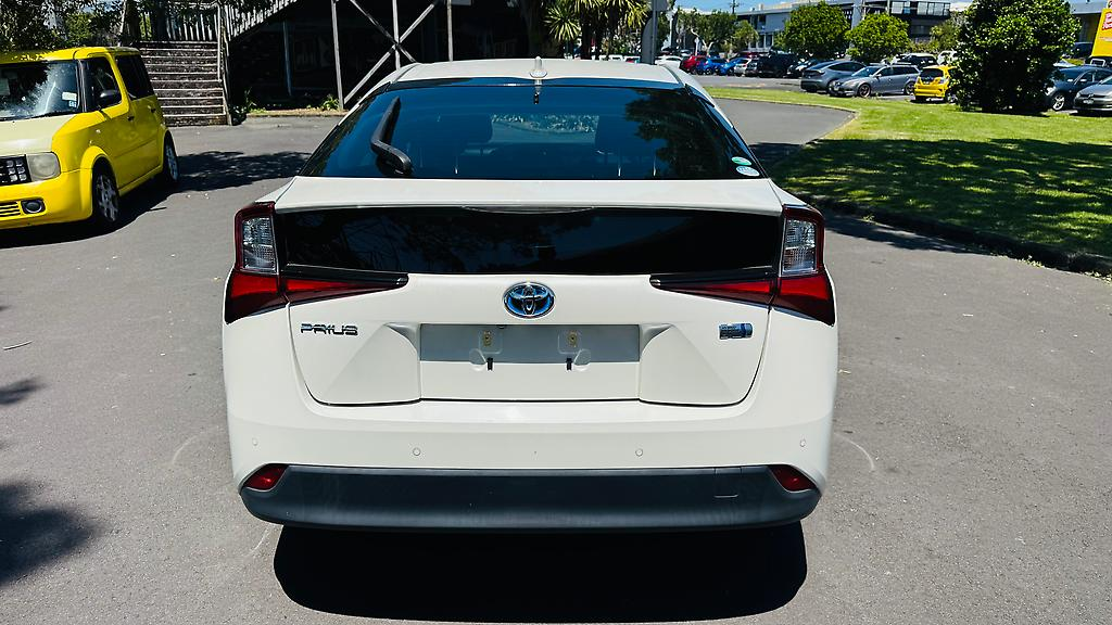2019 Toyota Prius HYBRID Carousel 5