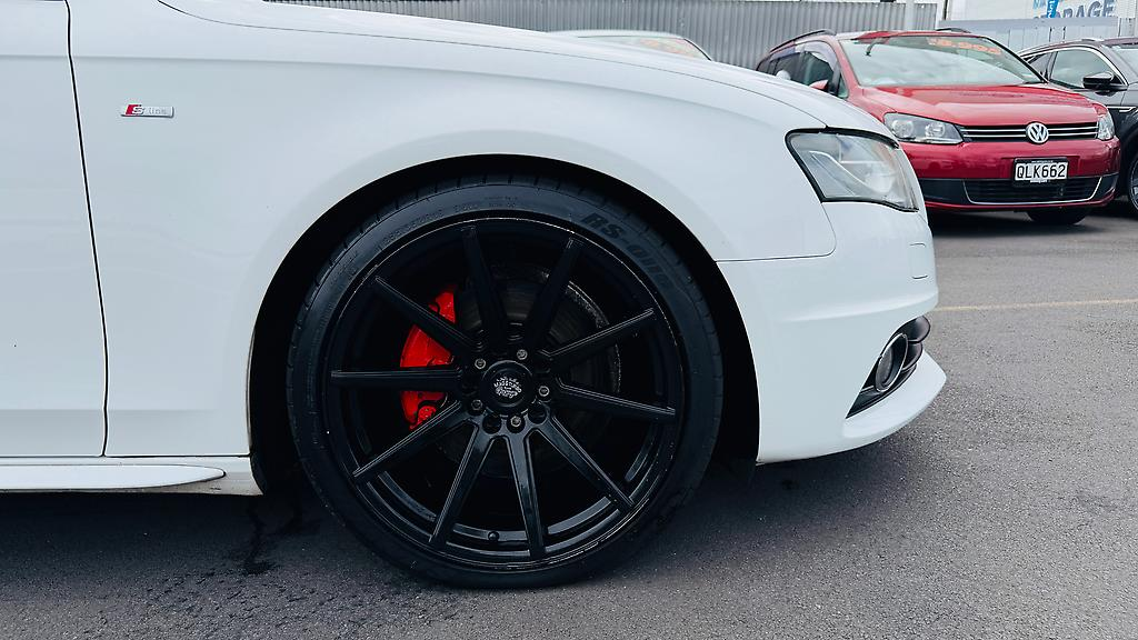 2010 Audi A4 S-Line….Low Km Carousel 9