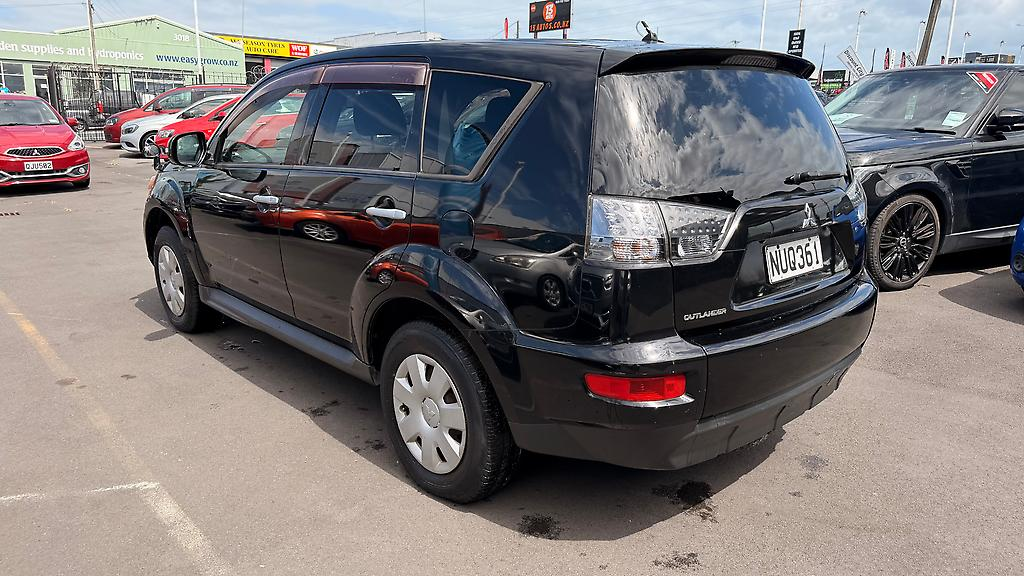 2011 Mitsubishi Outlander 7 Seater family SUV Carousel 7