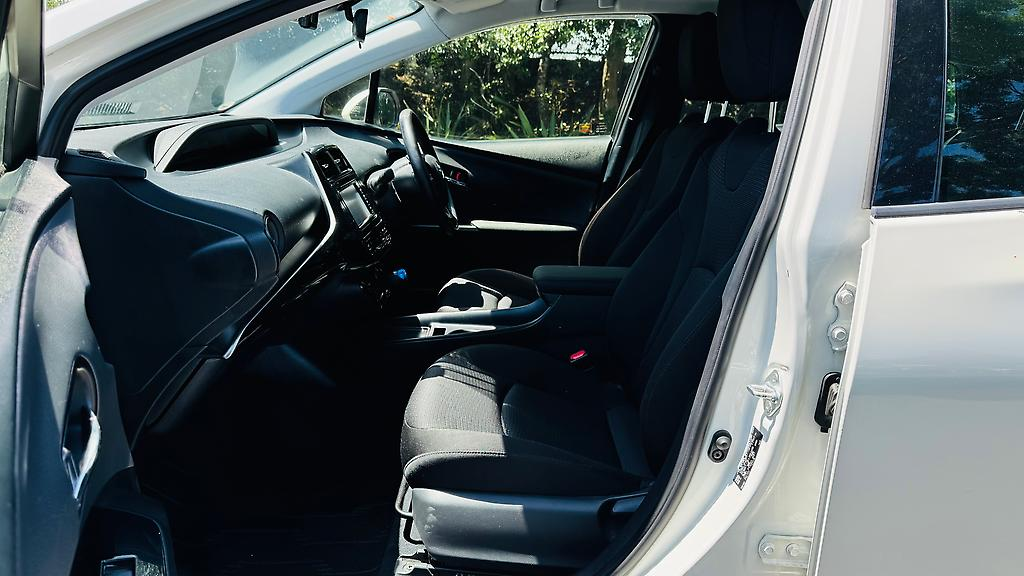 2019 Toyota Prius HYBRID Carousel 2