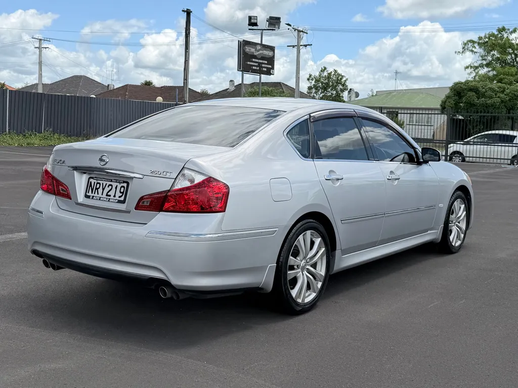 2008 Nissan Fuga 250GT Top Spec Carousel 2