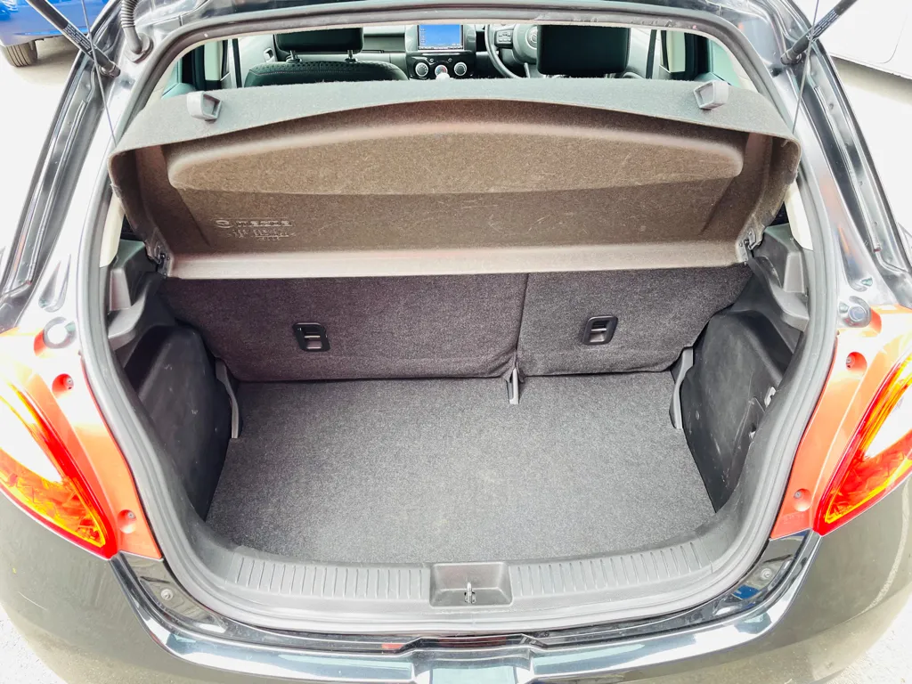 2013 Mazda Demio Carousel 8