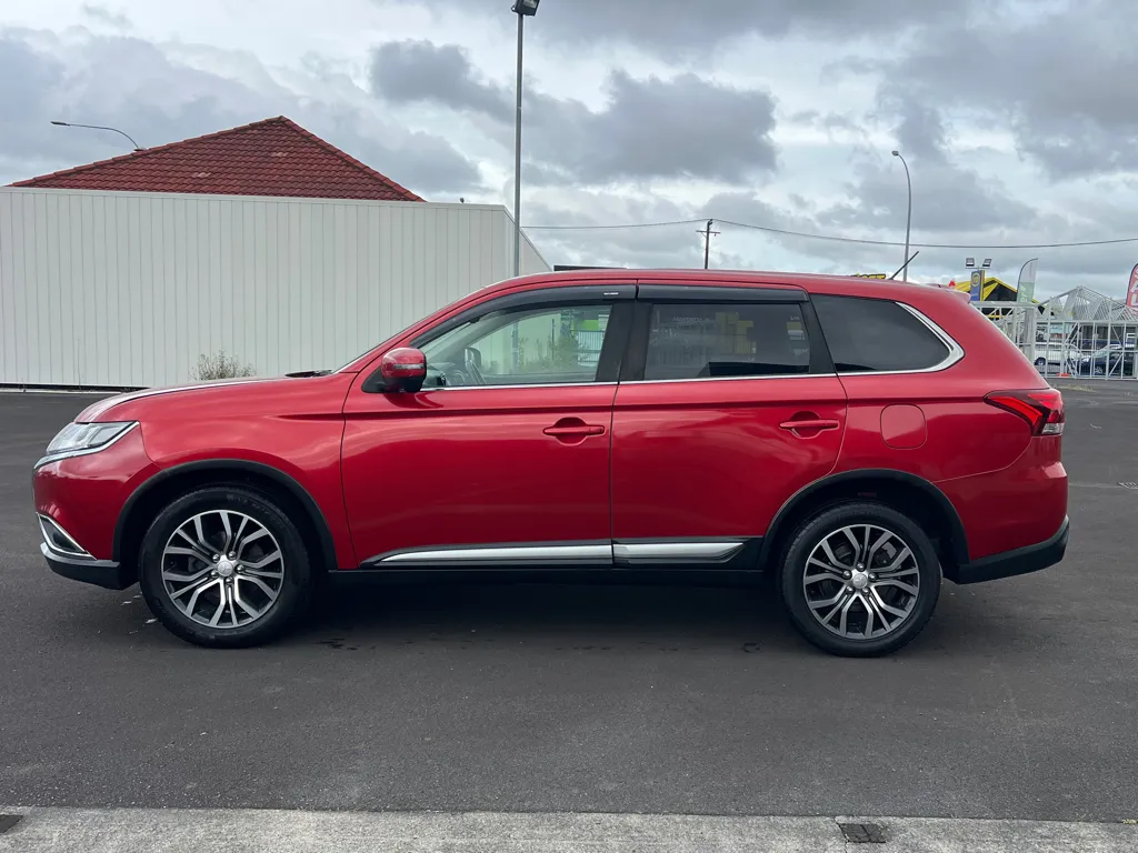 2016 Mitsubishi Outlander  Carousel 7