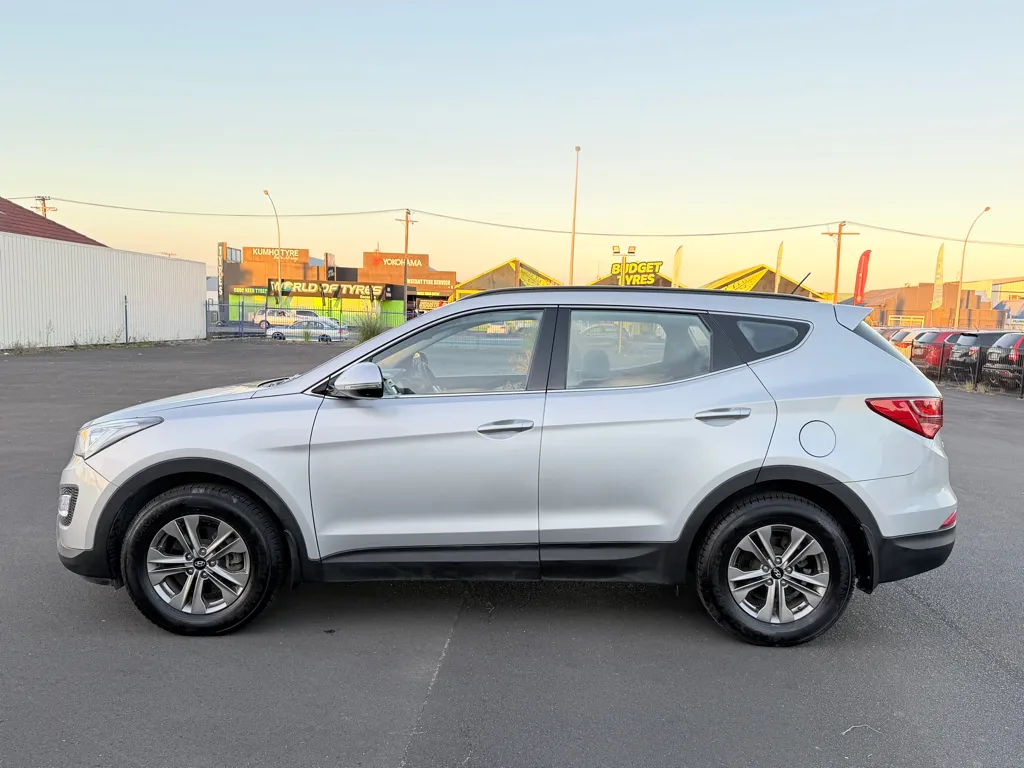 2015 Hyundai Santa Fe DM 2.4L Petrol with Cruise, Bluetooth, Rev Cam Carousel 7