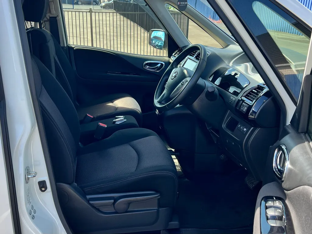 2012 Nissan Serena Carousel 1