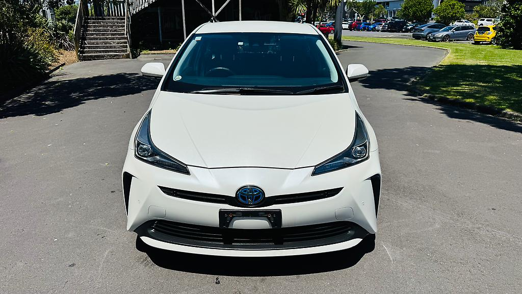 2019 Toyota Prius HYBRID Carousel 8