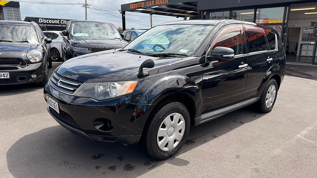 2011 Mitsubishi Outlander 7 Seater family SUV Carousel 8