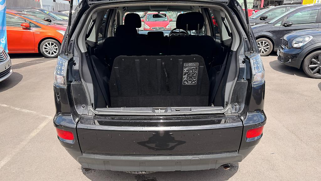 2011 Mitsubishi Outlander 7 Seater family SUV Carousel 1