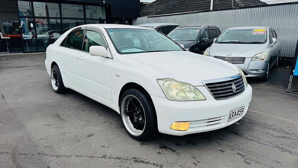 2004 Toyota Crown ROYAL SALOON Carousel 10