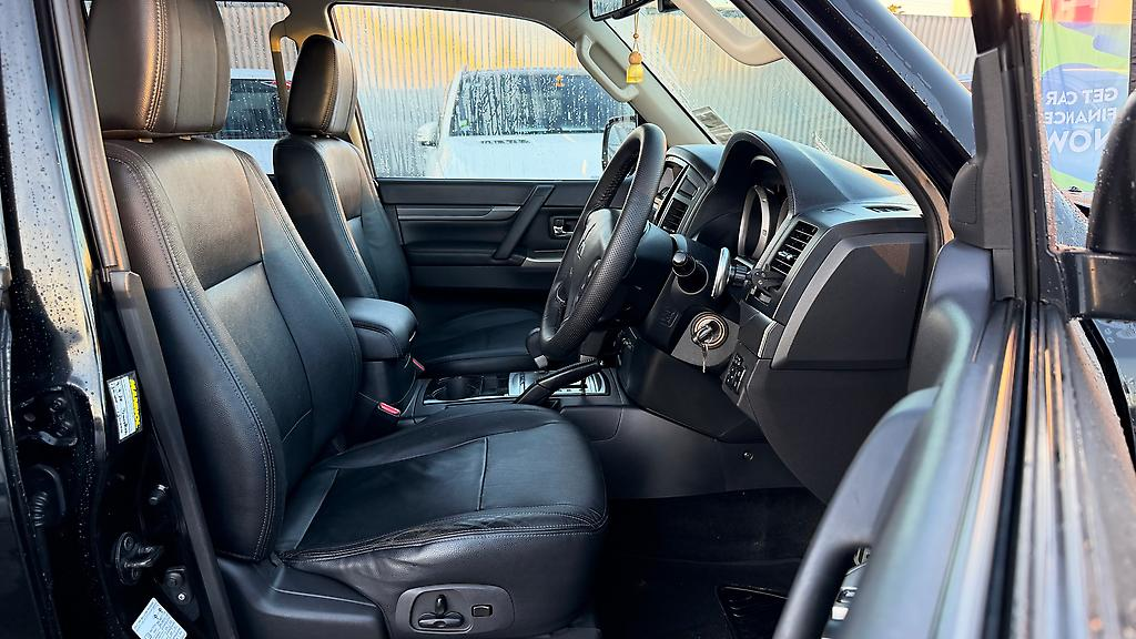 2017 Mitsubishi Pajero PAJERO SUBMODEL EXCEED 3.2D Carousel 3
