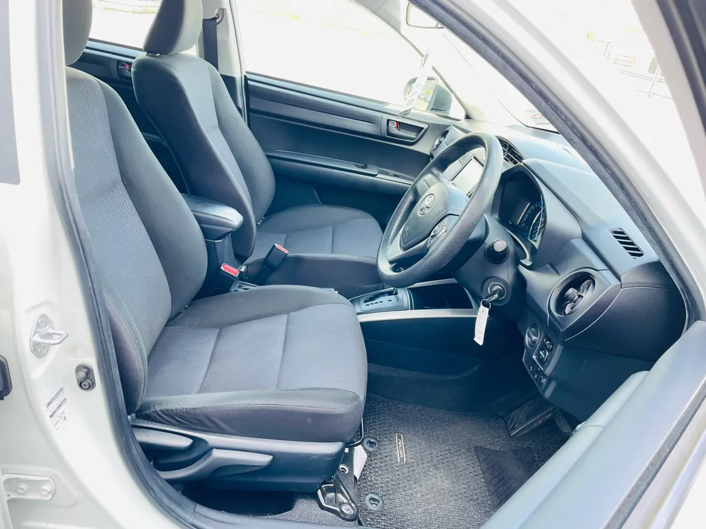 2017 Toyota Corolla FIELDER Carousel 2